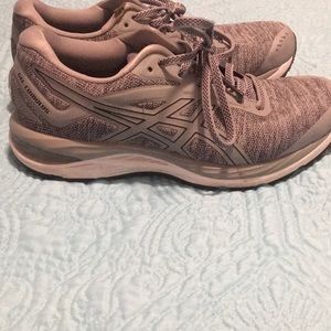 ASICS gel cumulus grey tennis shoes